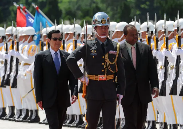 史瓦帝尼与中华民国自1968年建交，图为2010年7月29日，时任台湾总统马英九在中正纪念堂欢迎来访的史瓦帝尼国王。