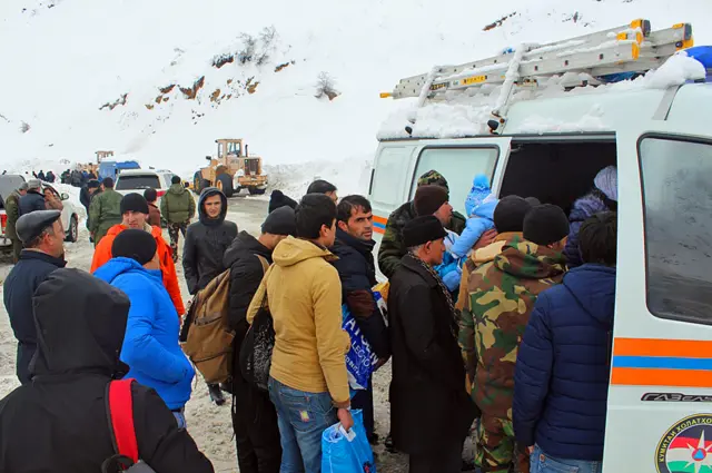 снег и люди