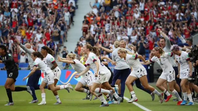 الفريق الأمريكي لكرة القدم النسائية