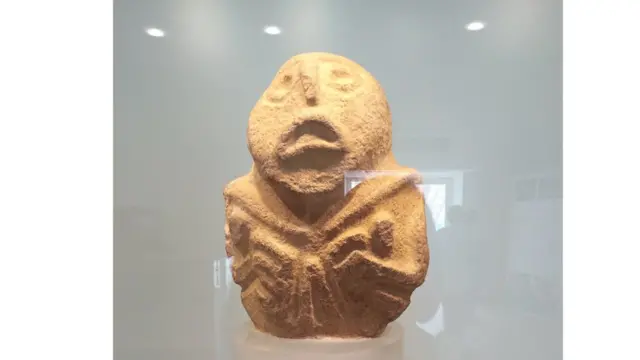 Лепенски вир - скулптура Прародитељке