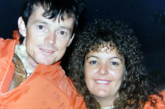 Moss et Tracy Hills à bord de l'Oceanos, le 3 août 1991