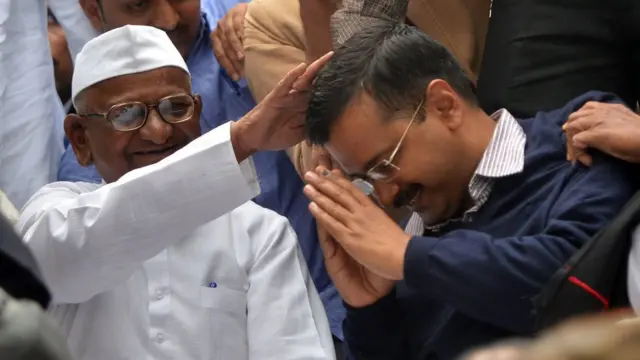 अरविंद केजरीवाल के साथ अन्ना हज़ारे