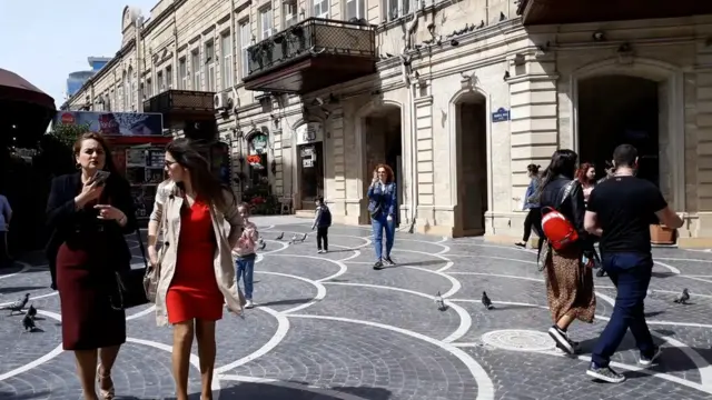 bu gün Azərbaycan şənbə-bazar çölə çıxmaq qadağan edildi