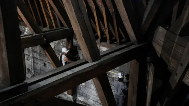 La catedral parisina estaba siendo sometida a trabajos de restauración.