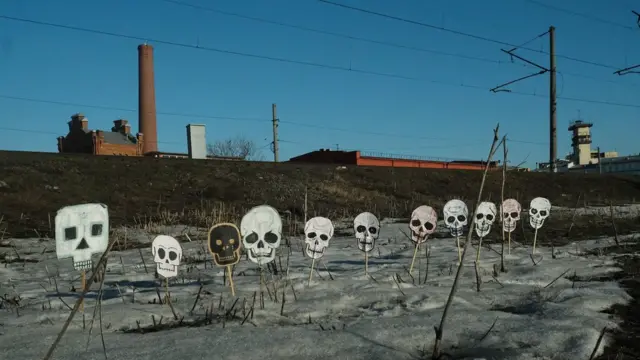 Инсталляция "Партии мертвых" "Подснежники русской весны", март 2022 г.