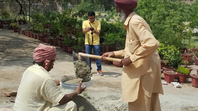 ਮਜ਼ਦੂਰ ਯਸ਼ਵੀਰ ਦੀ ਫੋਟੋਗ੍ਰਾਫੀ ਦਾ ਅਹਿਮ ਵਿਸ਼ਾ ਹਨ