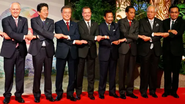 Sultan Hassanal bersama pemimpin APEC