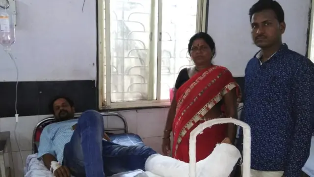 आई नंदाबाई सोनवणे आणि भाऊ प्रदीप सोनवणे