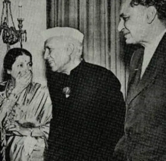 जवाहर लाल नेहरू के साथ बी. के. नेहरू और उनकी पत्नी फ़ोरी