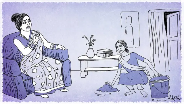 తన ఇంట్లో పనిచేస్తున్న మహిళతో మాట్లాడుతున్న మరో మహిళ