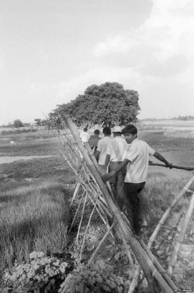 બાંગ્લાદેશી યુવકો