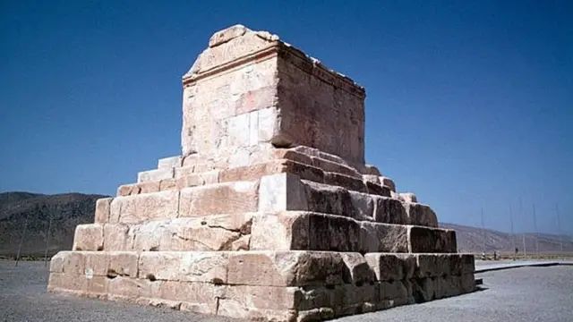 ضريح كورش الكبير في باسارغادي في إيران