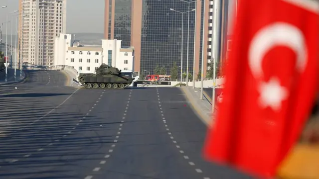 Танк на дороге