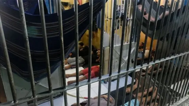 Salah satu kondisi ruangan penjara di Indonesia, tepatnya di Rumah Tahanan Bagansiapiapi Riau.