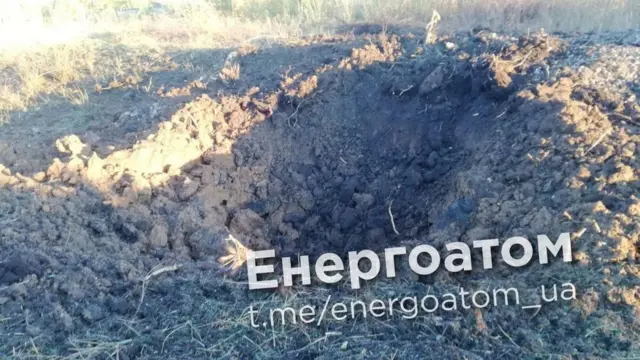 Вирва від нічного вибуху ракети у промисловій зоні Південноукраїнської АЕС: діаметр - 4 м, глибина - 2 м