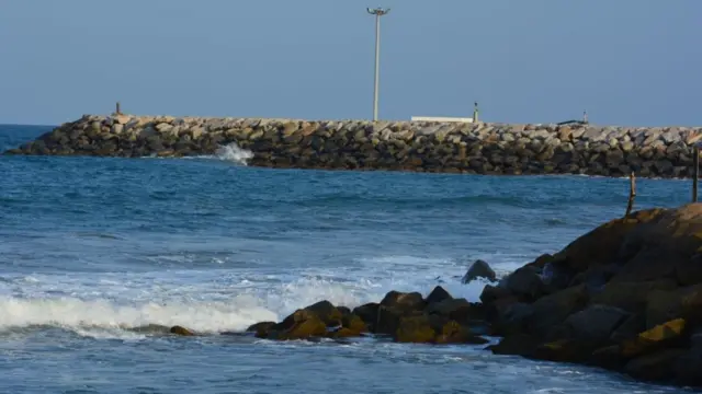 கடலரிப்பால் மறையும் நிலங்கள்