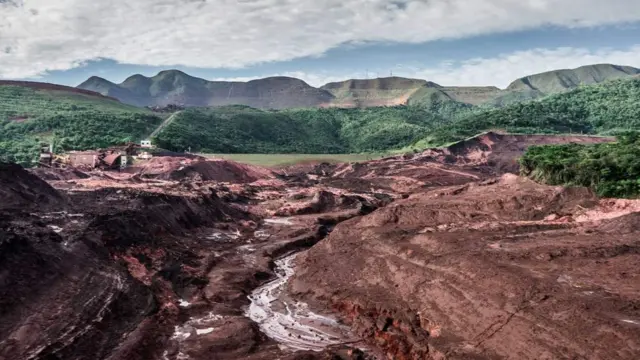 Paisagem da região após passagem de lama