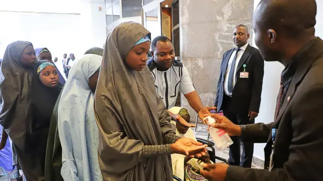 'Yan Matan Dapchi tare da Buhari