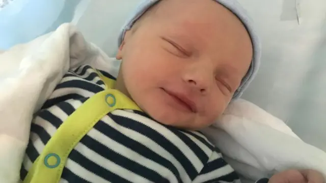 Fotografía de Otto James, el hijo de Ellie Lacey.