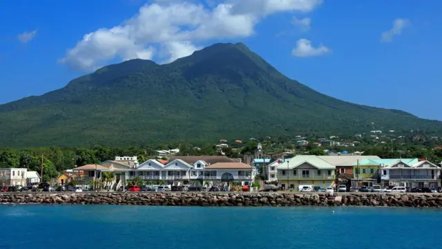 美国开国元勋亚历山大·汉密尔顿出生在一个鲜为人知的地方，这是一座名叫尼维斯的加勒比岛屿（图片来源：Peter Phipp/Travelshots.com/Alamy）
