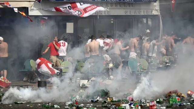 Fransada ingilis və rus azarkeşlər arasında dava