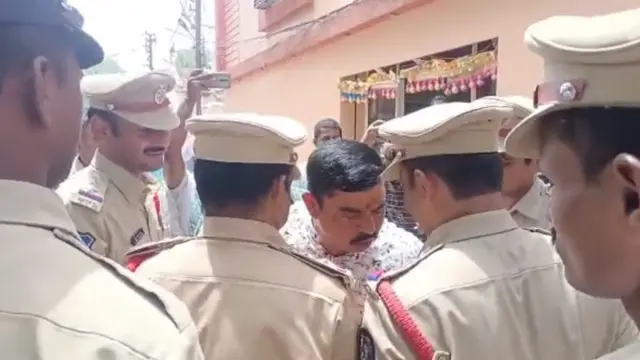 రాజాసింగ్ ఇంటివద్ద పోలీసులు