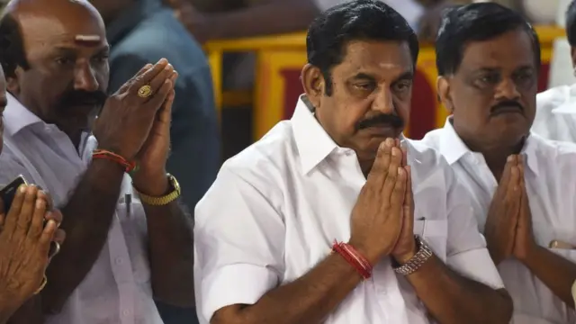 வெற்றி தேடித் தருமா இரட்டை இலை?