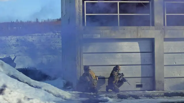 две женщины-солдата