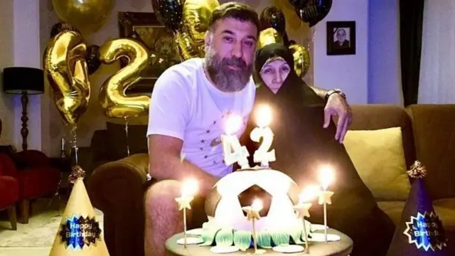 علی انصاریان و مادرش