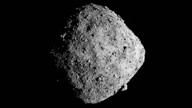 Imagem do Bennu no meio do espaço, com aparênciajogo aposta betrocha e cor cinza