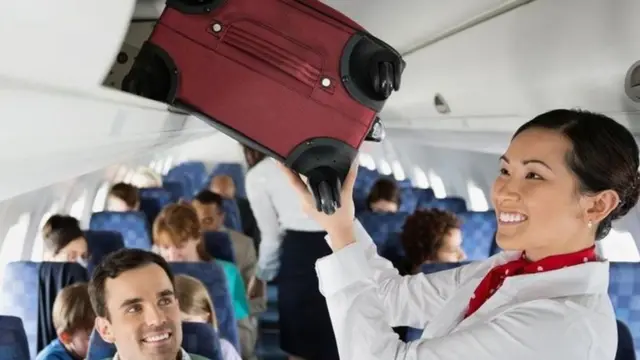 Đi máy bay đã trở thành một hoạt động thường xuyên của nhiều người