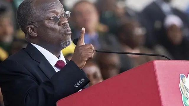 Prezida Magufuli aragabisha abazoja muri iyo myiyerekano