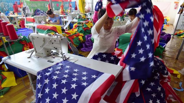 Một nhà máy làm cờ Mỹ ở tỉnh An Huy, Trung Quốc