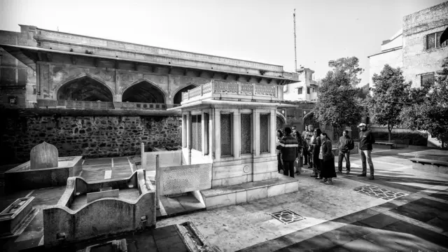 ग़ालिब की मज़ार