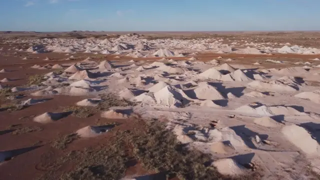 Šetnja pustinjom oko Kuber Pidija može biti opasna - pejzaž je pun napuštenih rudarskih okna