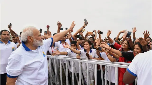 योग दिवस पर नरेंद्र मोदी