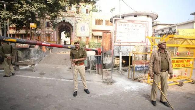 बैरिकेड