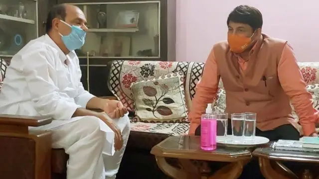 సుశాంత్ సింగ్ రాజ్‌పుత్ తండ్రి కృష్ణకుమార్ సింగ్, బీజేపీ నేత మనోజ్ తివారీ