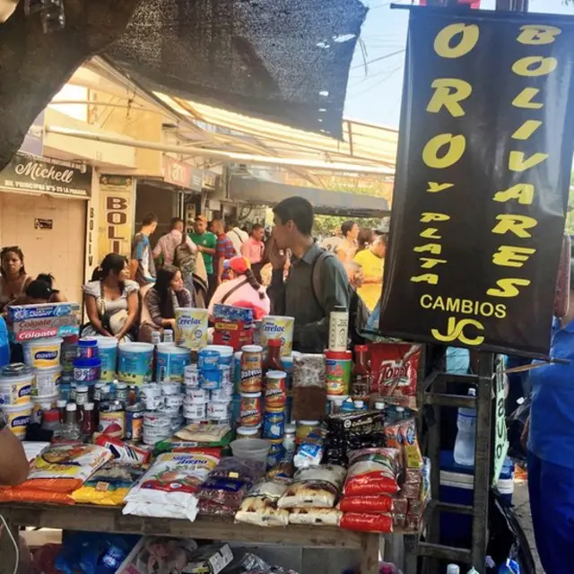Venta callejera en Cúcuta. (Foto: Boris Miranda)