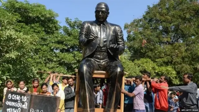 आबेंडकर की मूर्ति