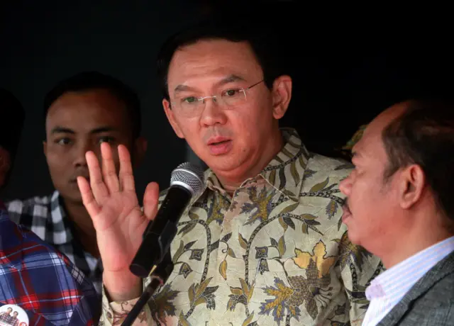 ประท้วง, มุสลิม, ผู้ว่าการกรุงจาการ์ตา, อาฮก, บาซูกี จาฮาจา ปูร์นามา,