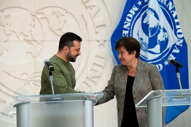 На фото - президент України Володимир Зеленський та голова МВФ Крісталіна Георгієва, грудень 2023 року