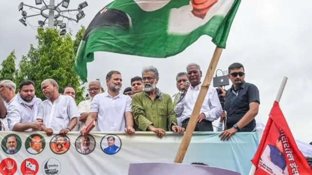 महागठबंधन की तरफ़ से कुल तीस महिलाओं को प्रत्याशी बनाया गया है.