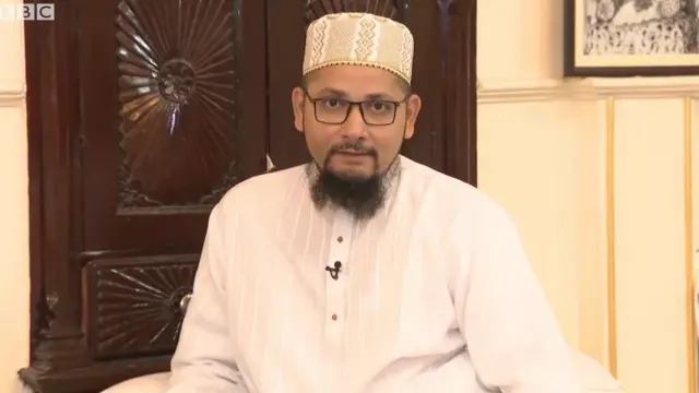 ડૉ. ઝુલકરનૈન હકીમુદ્દીન સાહેબે તેમના માસ્ટર ડિગ્રીના અભ્યાસનાં ત્રણ વર્ષ સુધી યોગ કર્યા હતા