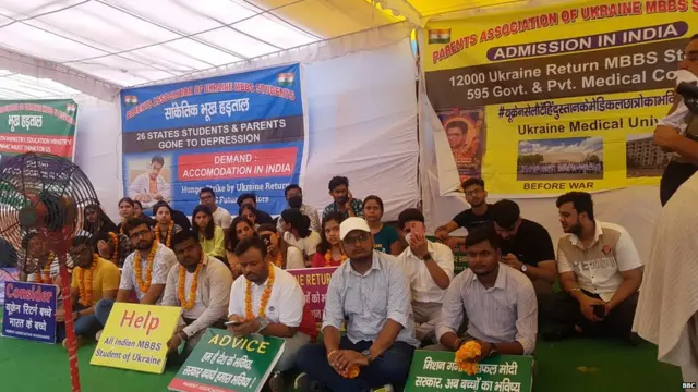 యుక్రెయిన్ నుంచి వచ్చిన భారత విద్యార్థులు