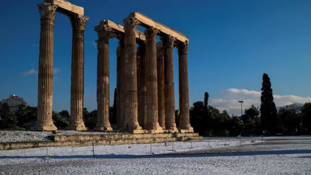 афины в снегу