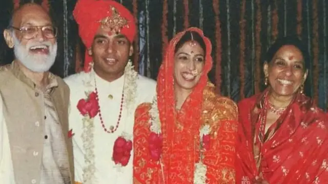 जया जेटली, अपने पति अशोक जेटली (बाएं से), दामाद अजय जडेजा और बेटी अदिति जेटली के साथ