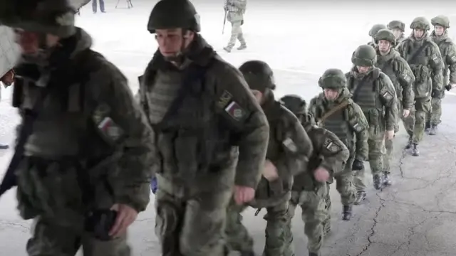 Російські військові зі складу сил ОДКБ залишають Алмати