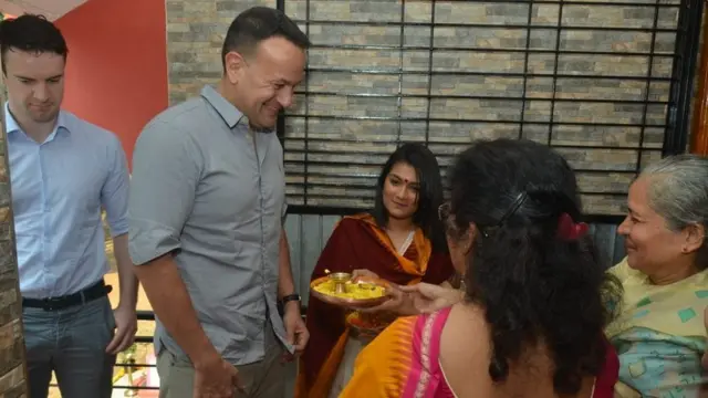 त्यांचं असं स्वागत करण्यात आलं.