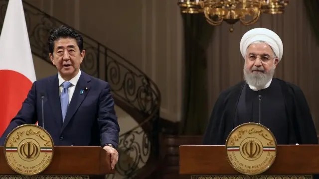 روحانی و آبه